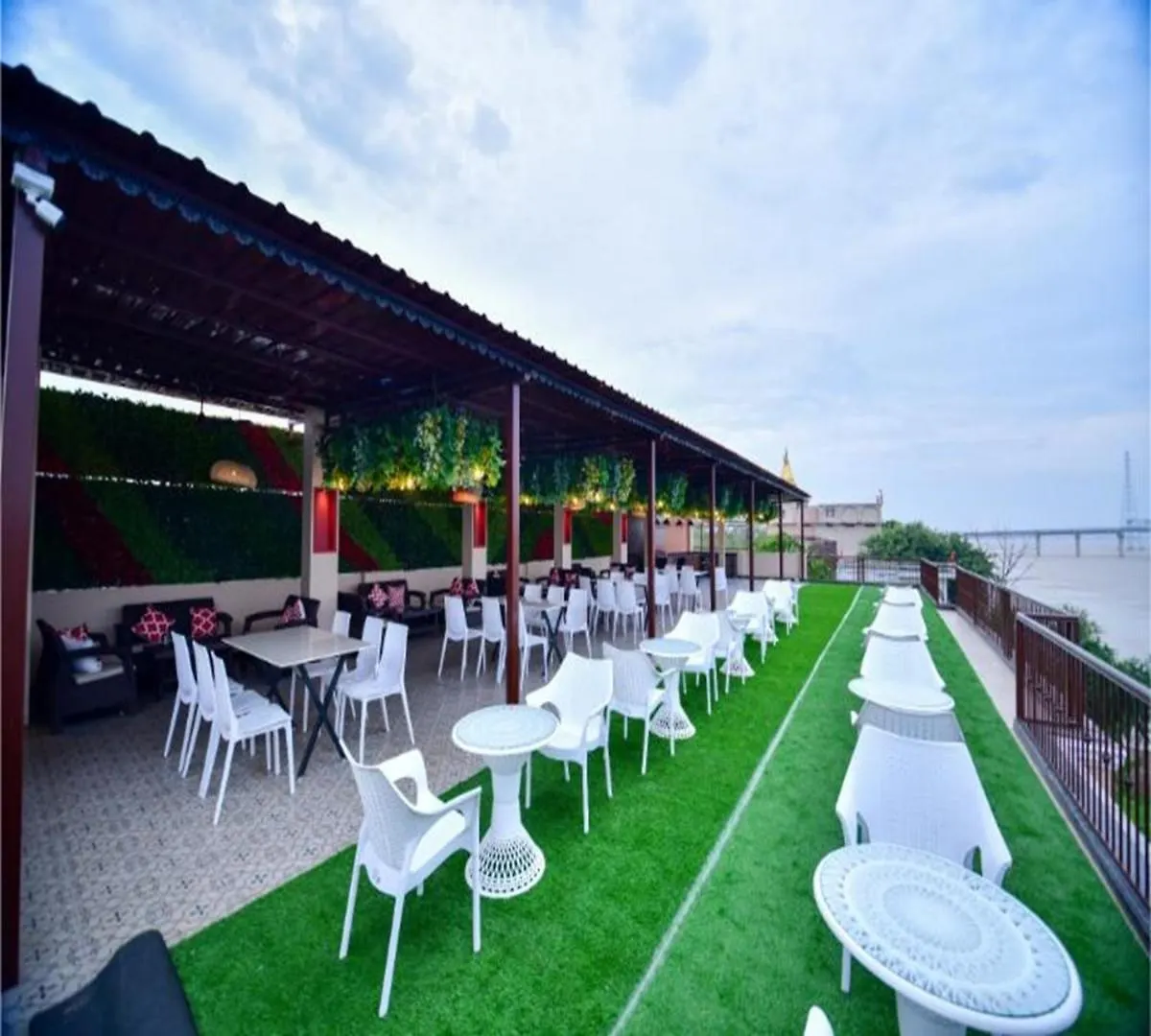 Hotel Aviral Ganga A Unit Of Amritaam Wellness Varanasi Índia