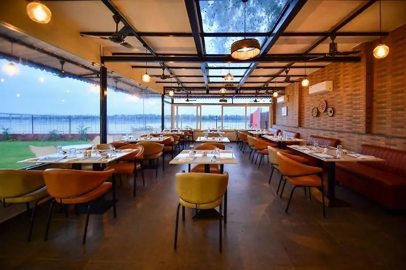 ****  Hotel Aviral Ganga A Unit Of Amritaam Wellness Varanasi Índia