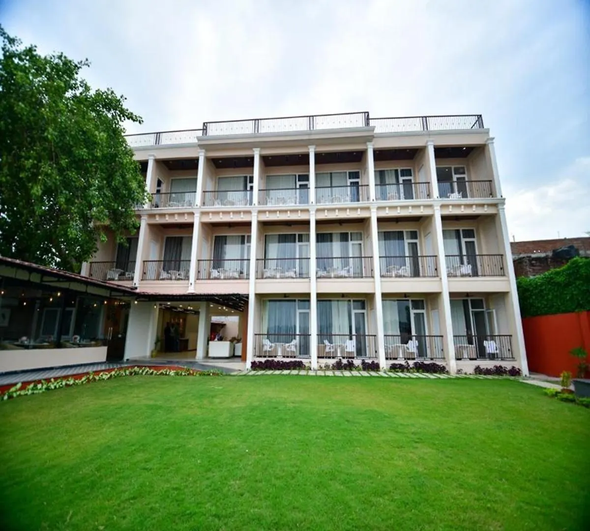 Hotel Aviral Ganga A Unit Of Amritaam Wellness Varanasi