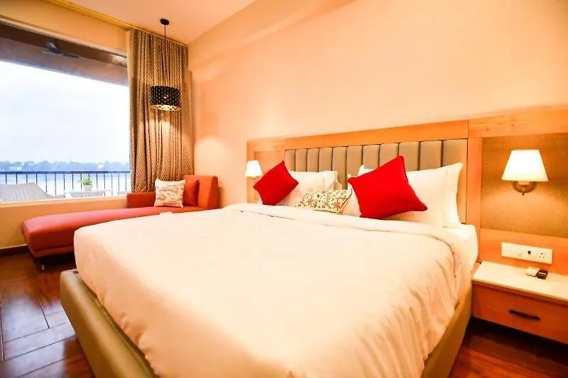 Hotel Aviral Ganga A Unit Of Amritaam Wellness Varanasi 4*,