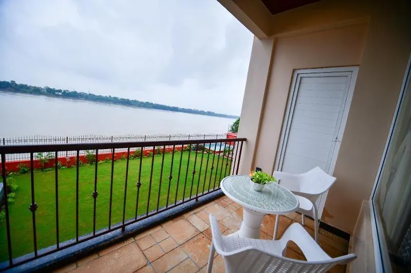 Hotel Aviral Ganga A Unit Of Amritaam Wellness Waranasi Indie