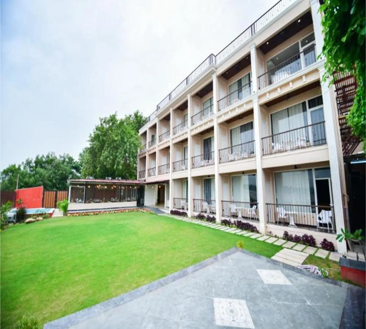****  Hotel Aviral Ganga A Unit Of Amritaam Wellness Waranasi Indie