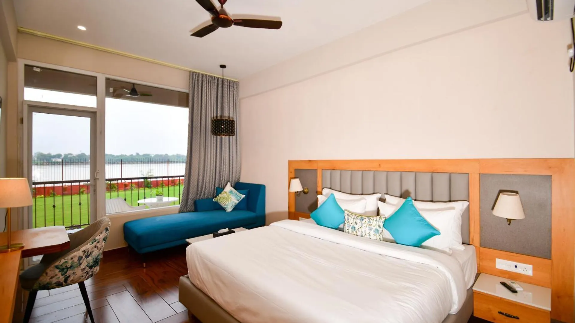 Hotel Aviral Ganga A Unit Of Amritaam Wellness Waranasi