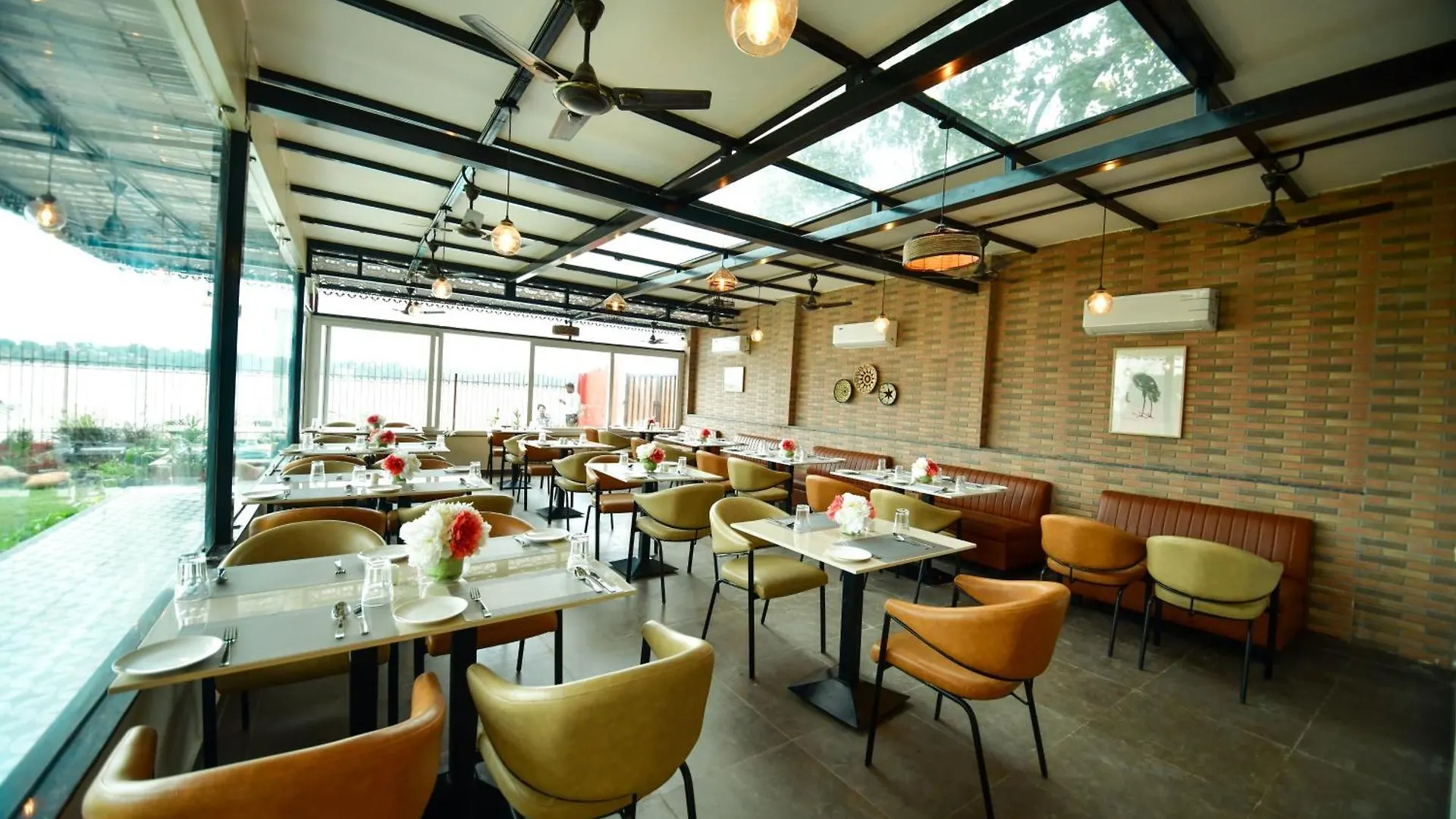 ****  Hotel Aviral Ganga A Unit Of Amritaam Wellness Waranasi Indie